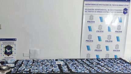 Las dosis estaban envueltas con los colores de la bandera argentina.