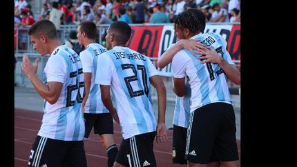 Argentina precisa un triunfo para no complicarse entre los primeros cuatro.