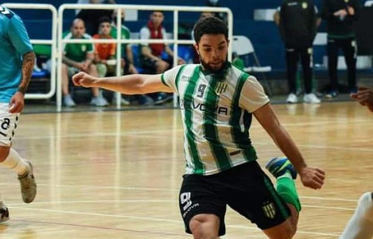 A Tomás le llegó el momento de jugar en el exterior.