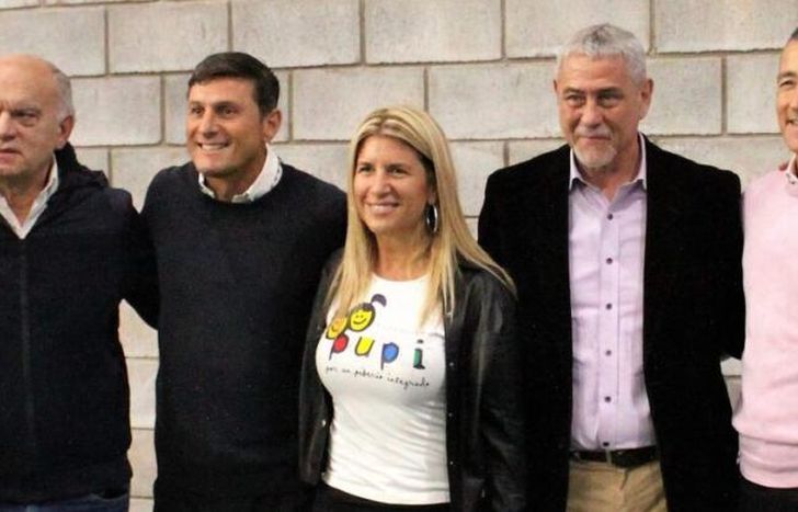 Néstor Grindetti, Javier Zanetti y su esposa Paula de la Fuente, Jorge Ferraresi y Omar Galdurralde.