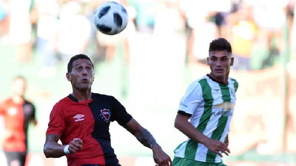 El delantero Julián Carranza ingresará por la lesión de Jesús Dátolo frente a Estudiantes de La Plata.