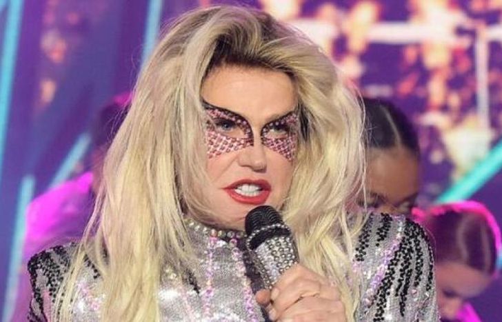 Xuxa como Lady Gaga.