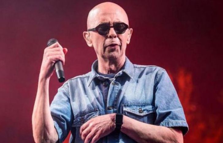 El Indio Solari se vacunó contra el Coronavirus.