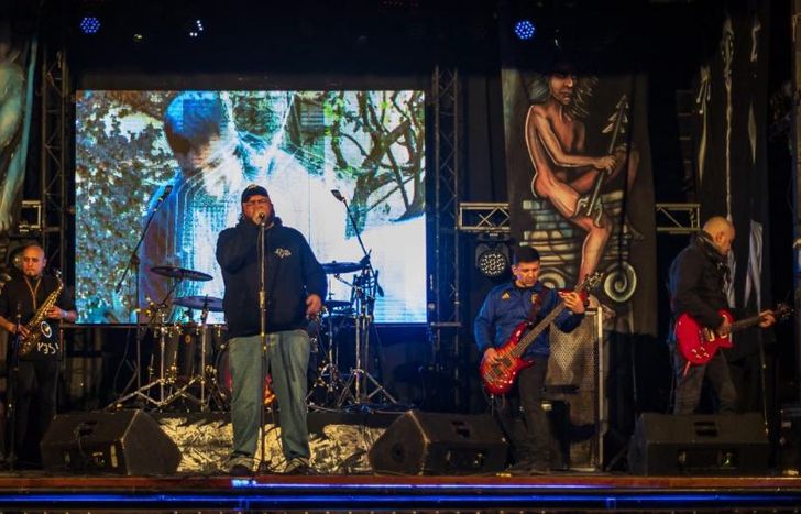 La banda sonando en vivo.