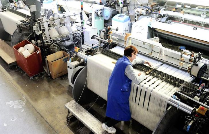 En las plantas producía indumentaria para grandes marcas, como Grisino, Cristóbal Colón y Cheeky.