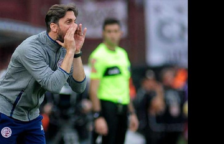 Luis Zubeldía probó pensando en Patronato y prescindió de tres jugadores.