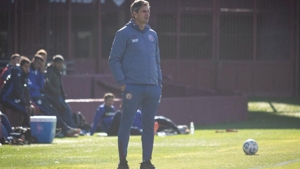 Mauricio Pellegrino sigue esperando la llegada de los refuerzos a Lanús.
