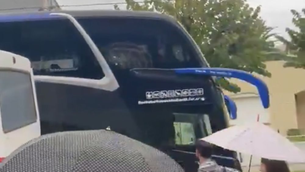 El micro pasó frente a un colegio, en contramano. El micro pasó frente a un colegio, en contramano.