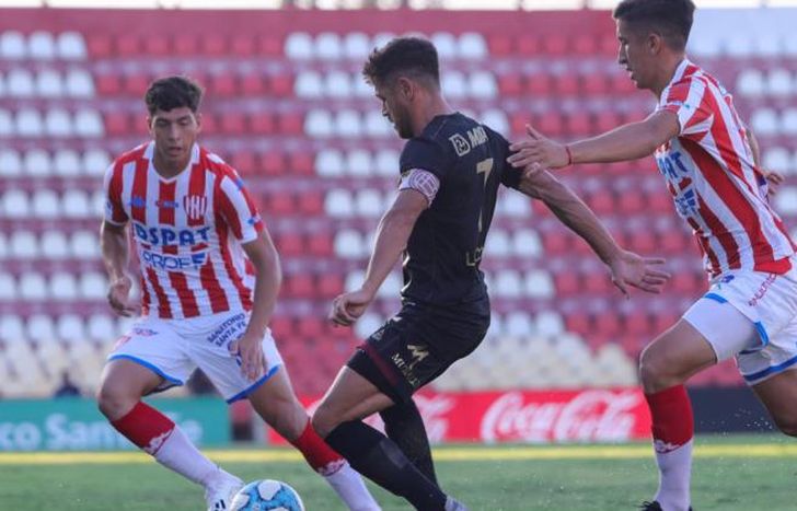 Lanús juega con mayoría de titulares.