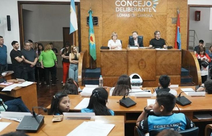 Cada escuela tuvo hasta tres representantes que se sentaron en las bancas.
