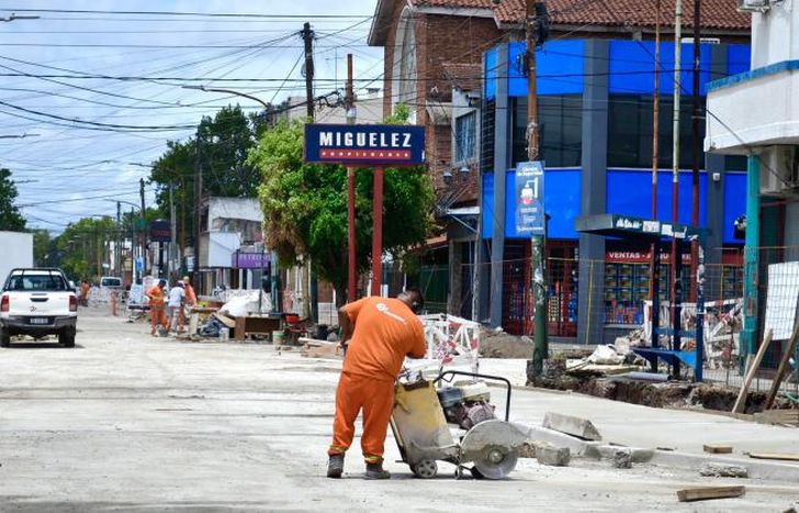 Las cuadrillas trabajan en los cruces con Arenales y Viamonte.