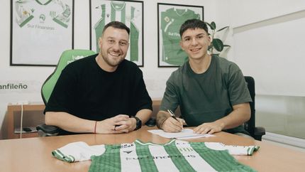 Daniele seguirá un año más en Banfield. Daniele seguirá un año más en Banfield.