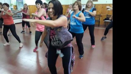 Una de las mejores exponentes de la disciplina que dicta clases gratuitas en Llavallol. Una de las mejores exponentes de la disciplina que dicta clases gratuitas en Llavallol.