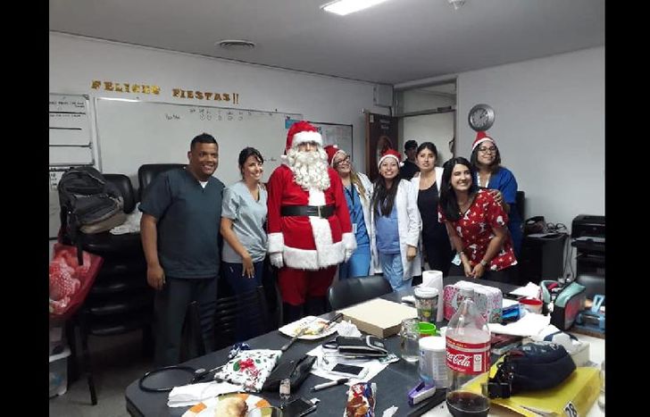 Los Bomberos recorrieron instituciones junto a Papá Noel.