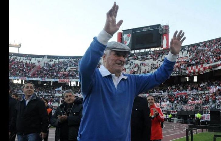 Este sería el segundo futbolista Millonario que tendrá una tribuna con su nombre, ya que el primero fue Enrique Omar Sívori