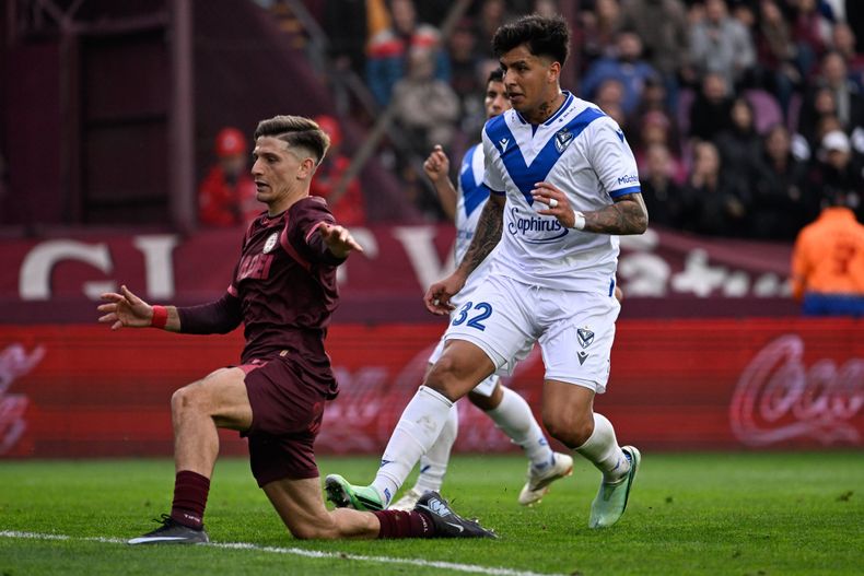 Sasha Marcich abrió la cuenta para Lanús.