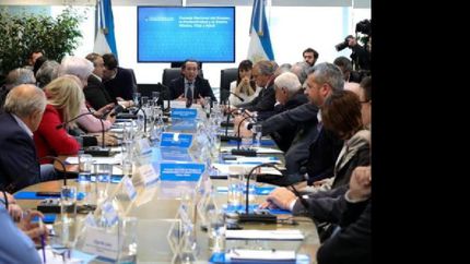 sin acuerdo de los gremios, el gobierno fijo por decreto el salario minimo en $16.875