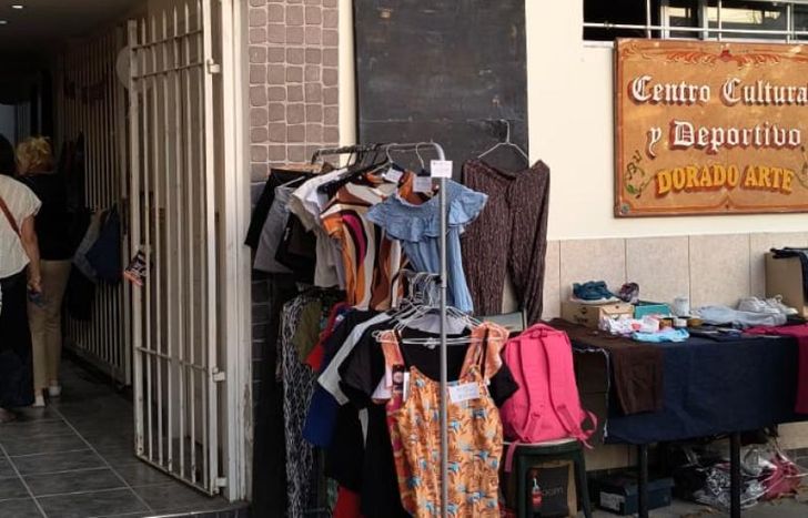 En Díaz Vélez 76: dos días de venta de garage.