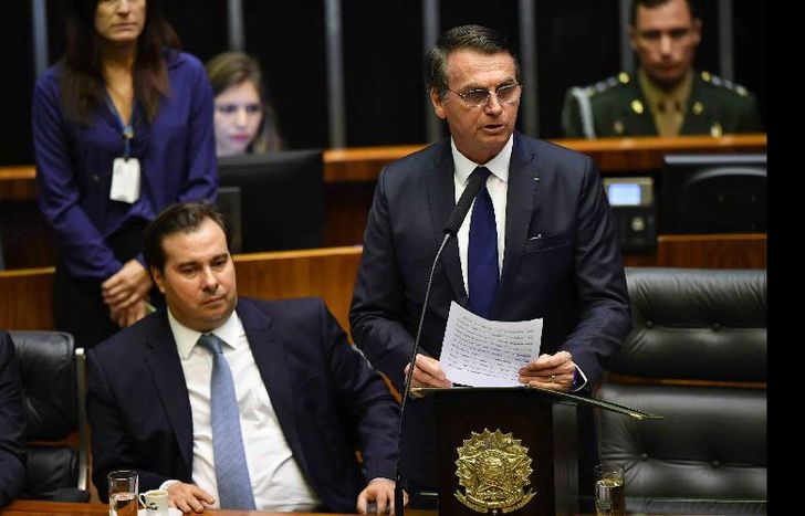 Prometió liberar al país de los males que a sus ojos lo sumieron en la mayor crisis ética y moral de su historia