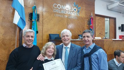 Eduardo, junto a su familia, en una jornada que seguramente quedará grabada en su memoria.