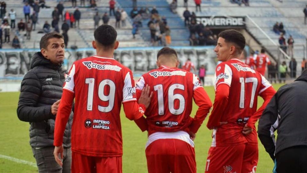Rolón dando instrucciones.