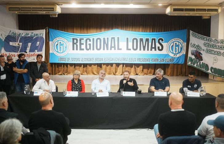 Funcionarios y dirigentes participaron del acto en la Cámara de Comercio.