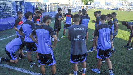 El plantel de Brown de Adrigué sigue de licencia hasta que llegue el nuevo entrenador. El plantel de Brown de Adrigué sigue de licencia hasta que llegue el nuevo entrenador.