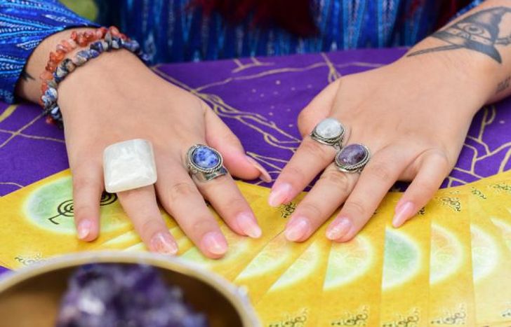 Habrá un abanico de alternativas para elegir. Desde tarot hasta lecturas de runas.