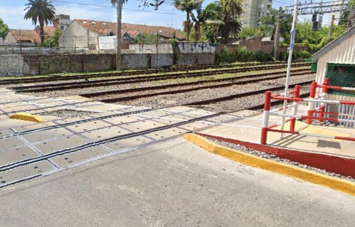 La tragedia sucedió en las vías, sobre la calle Garibaldi.