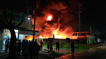 El incendio pudo verse desde varias partes de Lomas.