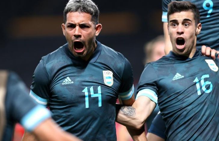 Medina celebra su gol.