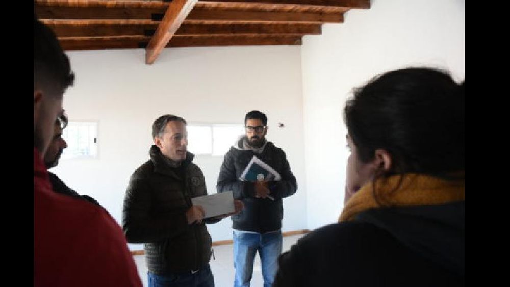 Gray visitó el barrio Santa Isabel de Monte Grande