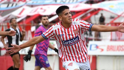 Facundo Villarreal anotó su primer gol en primera y festejó Los Andes. Facundo Villarreal anotó su primer gol en primera y festejó Los Andes.