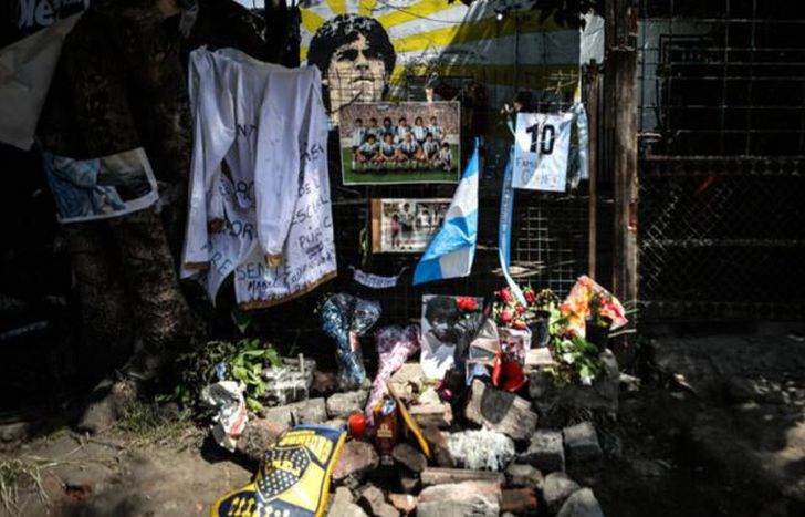 La puerta de la casa de Diego el día de su muerte. Un emblema.