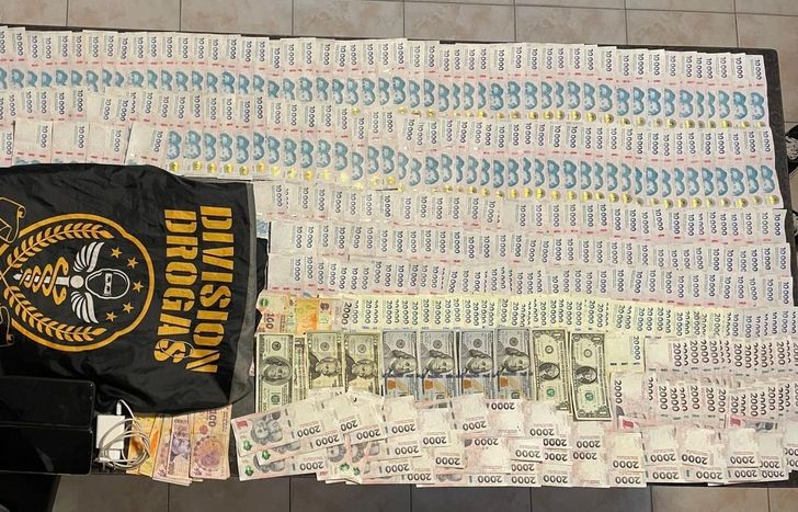 Dinero incautado en los allanamientos por tráfico de drogas.