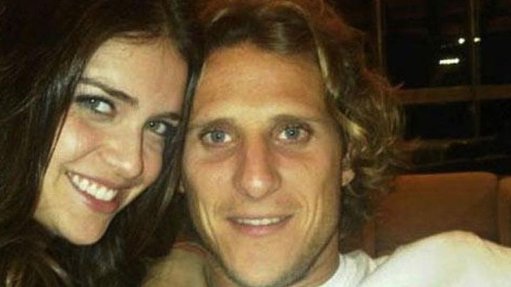 Zaira Nara y Diego Forlán, en una vieja postal.