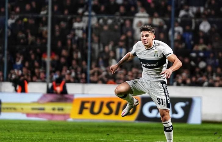 Matías Bazzi refuerza la defensa de Talleres de Escalada.