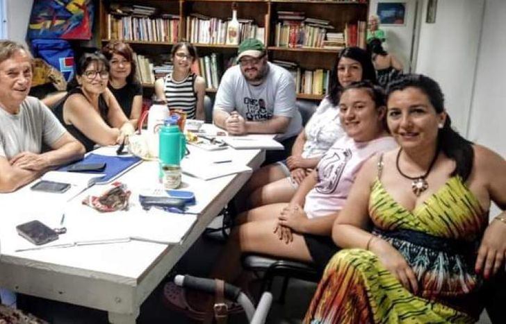 Leandro es el autor de tres libros de poesía.