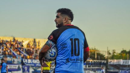 Matías Sproat seguirá agigantando su leyenda con la camiseta de Brown de Adrogué. Matías Sproat seguirá agigantando su leyenda con la camiseta de Brown de Adrogué.