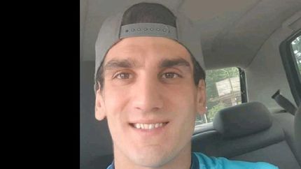 Lucas es de tez blanca y pelo oscuro y fanático de el Gasolero.