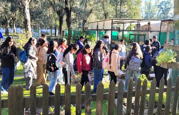 La primera visita tuvo como protagonistas a chicas y chicos de la Secundaria N°30.
