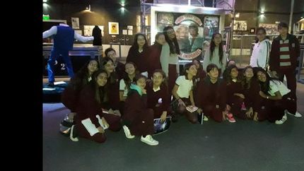visitan el museo y la muestra de sandro