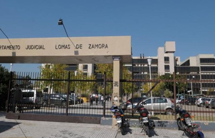 La Justicia de Lomas ordenó la detención del acusado.
