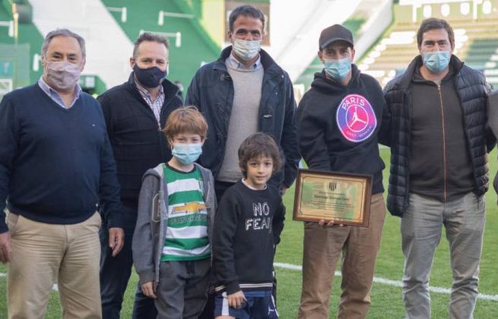 Gómez Cora fue recibido por Oscar Tucker, vice del Taladro.