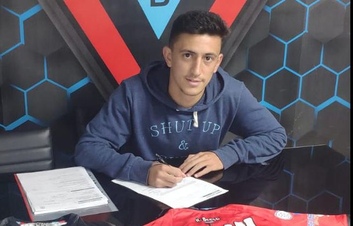 El volante llega libre de Independiente Rivadavia.