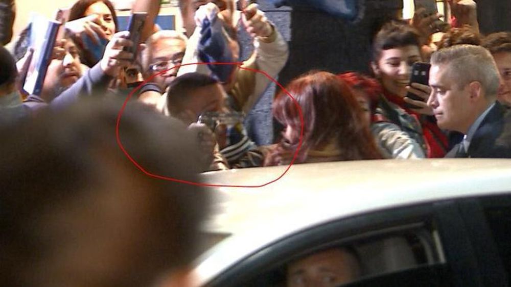 Detuvieron a un hombre que intentó dispararle a Cristina