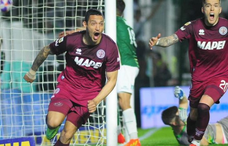 Yonathan Cabral abrió el marcador para Lanús en el Clásico del Sur.