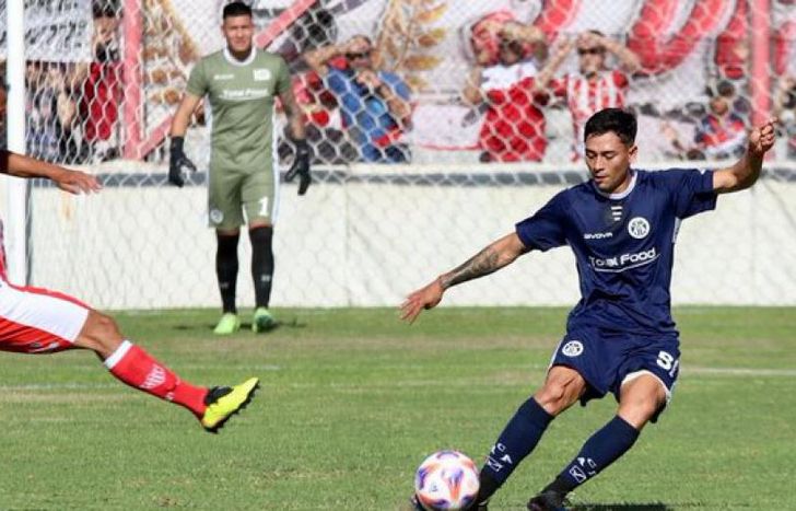 Talleres de Escalada recibe a Acassuso en el estadio Pablo Comelli.