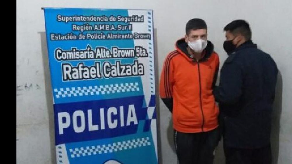 el delincuente detenido tiene 19 años y antecedentes penales de robo bajo la misma modalidad.