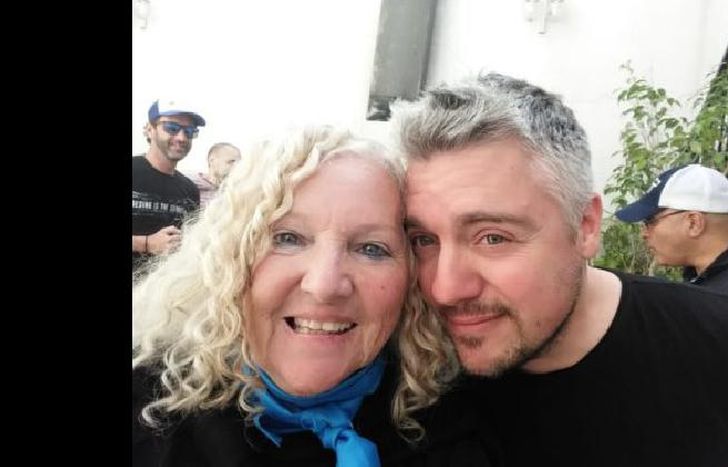 madre e hijo lomenses y solidarios.